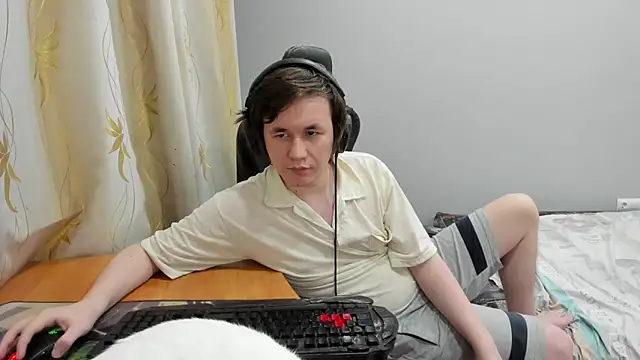 iliaskrislove online show from April 20, 6:20 pm