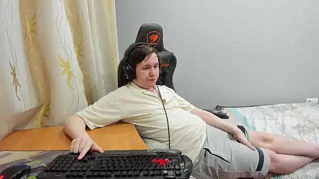 iliaskrislove online show from April 21, 8:12 pm