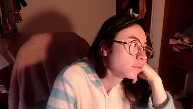 emily pearl  online show from November 14, 10:47 am