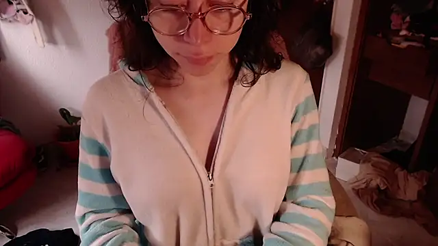 emily pearl  online show from November 16, 12:22 pm