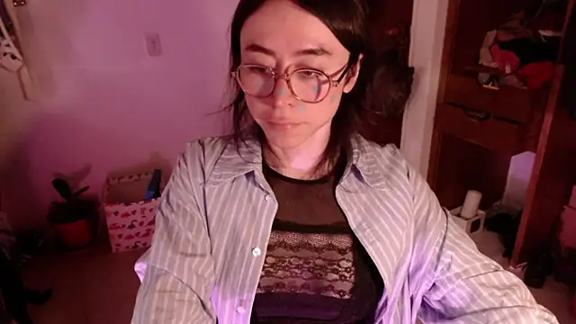 emily pearl  online show from November 21, 7:12 pm