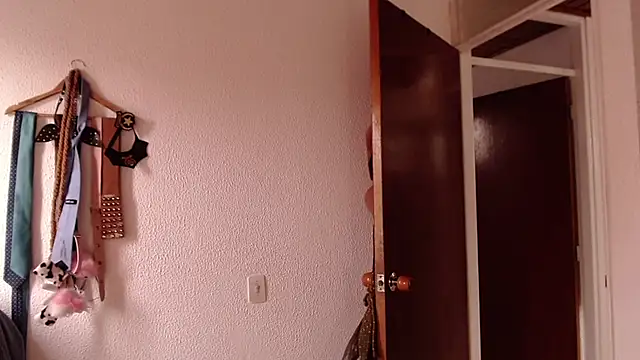 emily pearl  online show from November 30, 9:52 pm