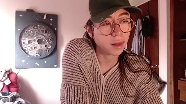 emily pearl  online show from December 21, 2:13 pm