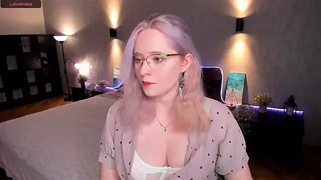 Aemilia  online show from February 8, 7:04 am