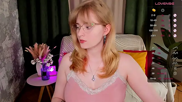 Snapshot of Aemilia_ chatting on May 12, 7:16 am Aemilia online show from May 12, 7:16 am