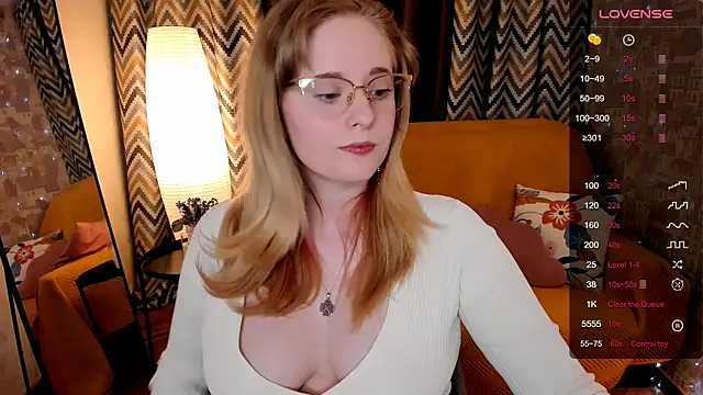 Snapshot of Aemilia_ chatting on May 18, 8:31 am Aemilia online show from May 18, 8:31 am