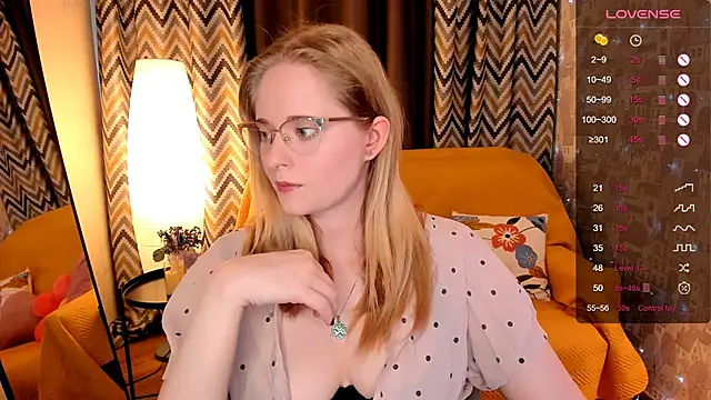 Snapshot of Aemilia_ chatting on May 22, 8:32 am Aemilia online show from May 22, 8:32 am
