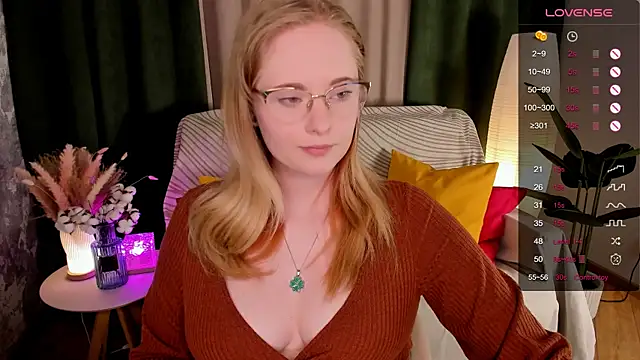 Snapshot of Aemilia_ chatting on May 23, 7:56 am Aemilia online show from May 23, 7:56 am