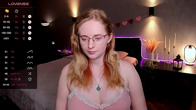 Snapshot of Aemilia_ chatting on June 12, 8:35 am Aemilia online show from June 12, 8:35 am