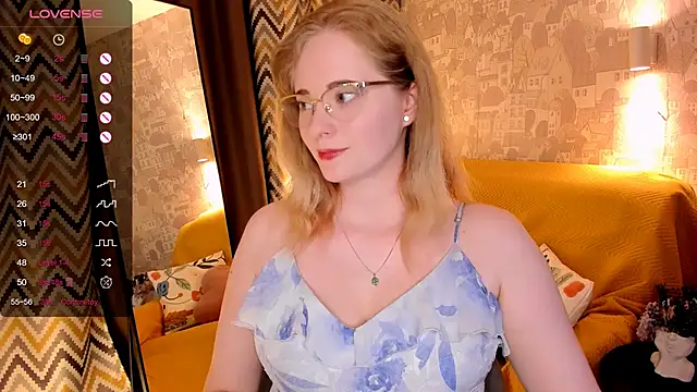 Snapshot of Aemilia_ chatting on June 17, 8:39 am Aemilia online show from June 17, 8:39 am