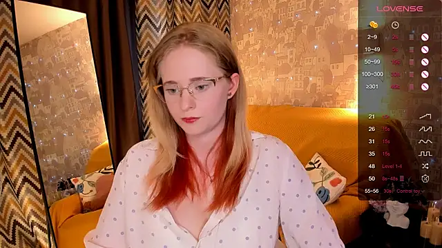 Snapshot of Aemilia_ chatting on June 21, 8:28 am Aemilia online show from June 21, 8:28 am