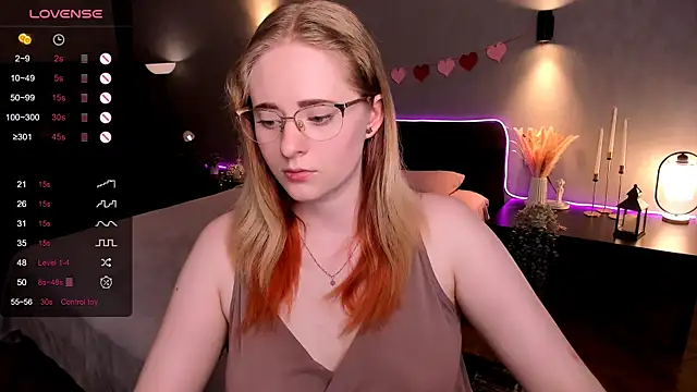 Snapshot of Aemilia_ chatting on June 24, 8:46 am Aemilia online show from June 24, 8:46 am