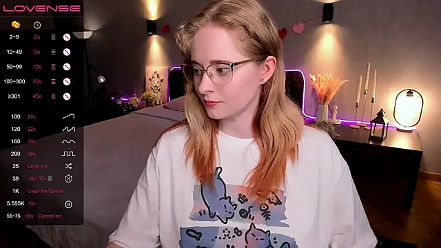Snapshot of Aemilia_ chatting on July 1, 8:38 am Aemilia online show from July 1, 8:38 am