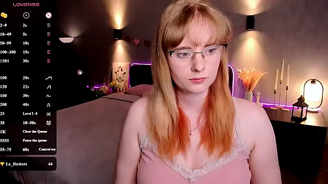 Snapshot of Aemilia_ chatting on July 6, 9:06 am Aemilia online show from July 6, 9:06 am