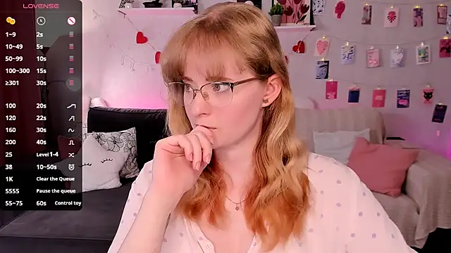 Snapshot of Aemilia_ chatting on August 3, 2:21 am Aemilia online show from August 3, 2:21 am