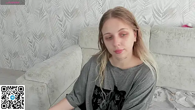 Snapshot of Alice_Halle chatting on July 23, 3:26 am Alice Halle online show from July 23, 3:26 am