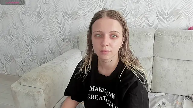Snapshot of Alice_Halle chatting on July 25, 2:42 am Alice Halle online show from July 25, 2:42 am