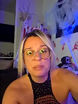 Snapshot of SpicyVicky chatting on October 28, 5:55 am SpicyVicky online show from October 28, 5:55 am