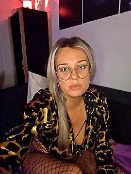 Snapshot of SpicyVicky chatting on November 4, 6:01 am SpicyVicky online show from November 4, 6:01 am