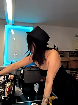 Linalicious online show from February 6, 7:45 am