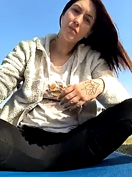 Linalicious online show from March 10, 1:21 pm