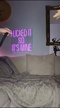 Snapshot of Sub-Mila chatting on October 11, 8:18 pm Sub-Mila online show from October 11, 8:18 pm