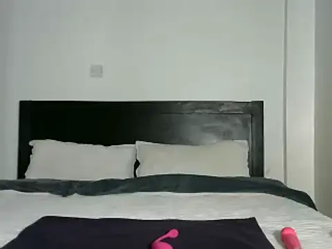 Snapshot of sexymelisah chatting on February 13, 8:27 am sexymelisah online show from February 13, 8:27 am