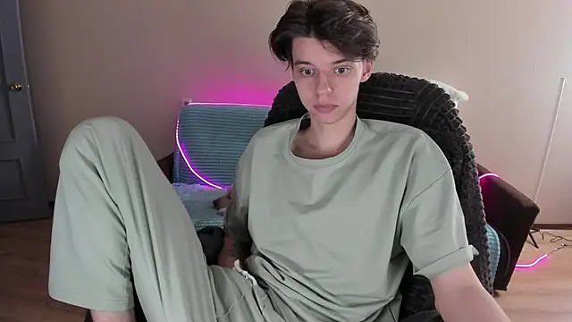 Snapshot of Liam_sexy1 chatting on December 26, 12:59 pm Liam sexy1 online show from December 26, 12:59 pm