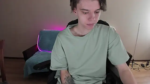 Snapshot of Liam_sexy1 chatting on January 6, 4:58 am Liam sexy1 online show from January 6, 4:58 am