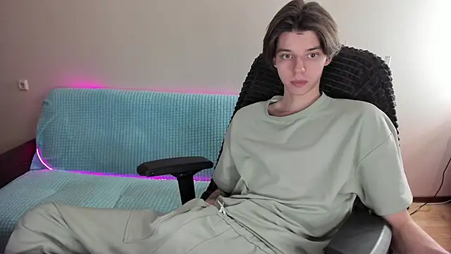 Snapshot of Liam_sexy1 chatting on February 13, 2:20 pm Liam sexy1 online show from February 13, 2:20 pm