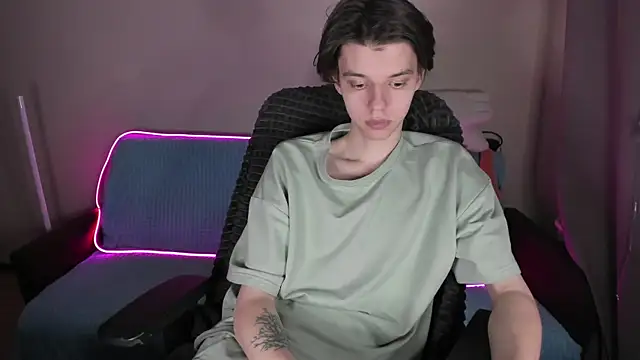 Snapshot of Liam_sexy1 chatting on February 14, 7:33 pm Liam sexy1 online show from February 14, 7:33 pm