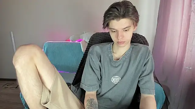 Snapshot of Liam_sexy1 chatting on March 18, 8:14 am Liam sexy1 online show from March 18, 8:14 am