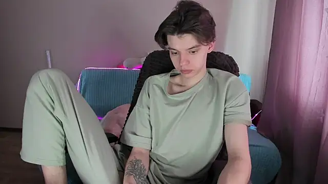 Snapshot of Liam_sexy1 chatting on March 20, 8:20 am Liam sexy1 online show from March 20, 8:20 am