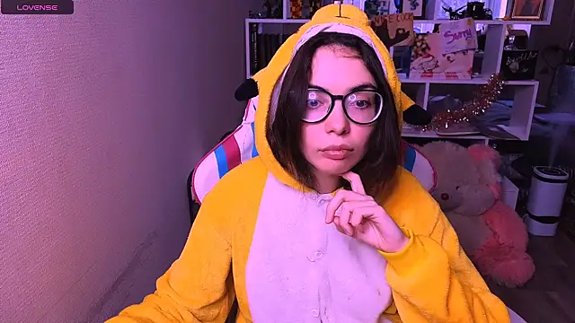 Snapshot of Sia_Shine chatting on December 15, 9:45 am Sia Shine online show from December 15, 9:45 am