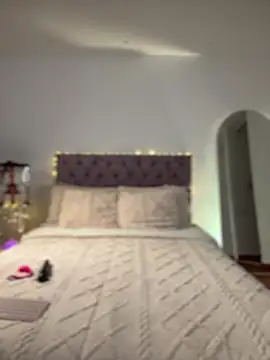 Snapshot of samantha_evans2 chatting on February 14, 12:51 am samantha evans2 online show from February 14, 12:51 am