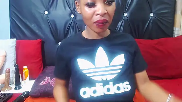 spicydiver38 online show from April 19, 7:38 pm