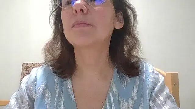 HollyJewel online show from April 1, 4:59 pm