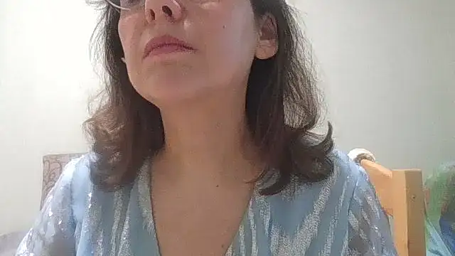 HollyJewel online show from April 27, 5:00 pm