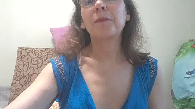 HollyJewel online show from June 10, 3:55 pm