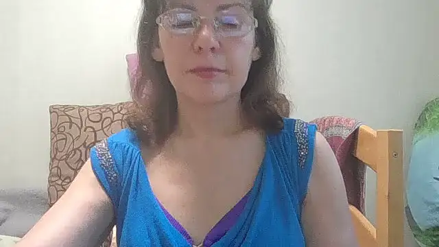 HollyJewel online show from June 11, 4:16 pm
