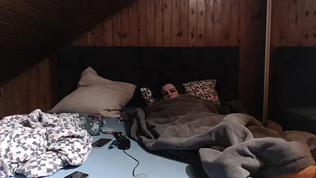 BoeseMoni1998 online show from March 2, 9:22 pm