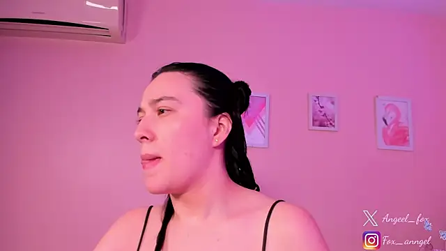 Snapshot of angeel_fox chatting on April 28, 2:27 am angeel fox online show from April 28, 2:27 am