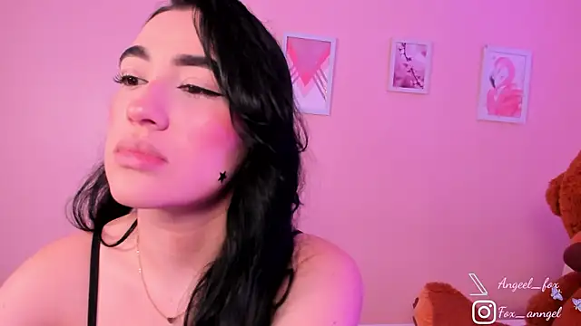 Snapshot of angeel_fox chatting on April 29, 2:37 am angeel fox online show from April 29, 2:37 am