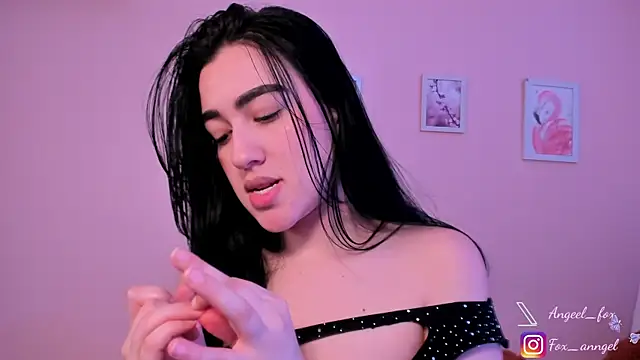 Snapshot of angeel_fox chatting on May 9, 4:56 pm angeel fox online show from May 9, 4:56 pm