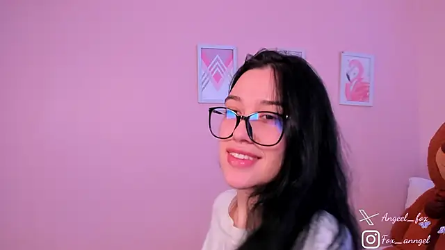 Snapshot of angeel_fox chatting on May 26, 1:45 am angeel fox online show from May 26, 1:45 am