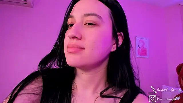 Snapshot of angeel_fox chatting on May 28, 2:42 am angeel fox online show from May 28, 2:42 am