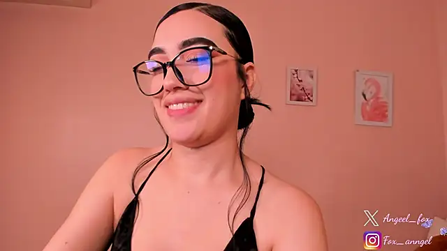 Snapshot of angeel_fox chatting on May 29, 2:31 am angeel fox online show from May 29, 2:31 am