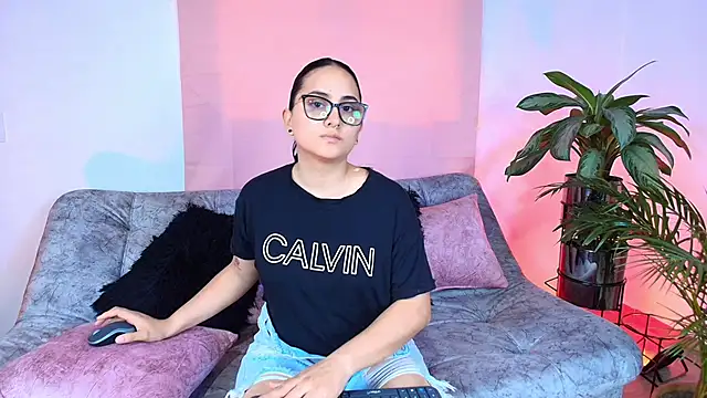 Jules n Gia online show from November 6, 5:47 pm