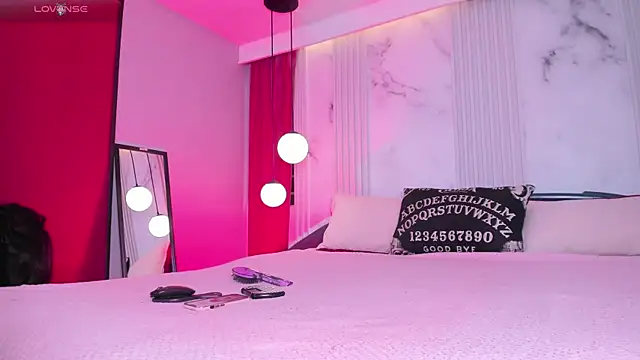 Snapshot of ninaevanss_ chatting on November 28, 8:22 pm ninaevanss online show from November 28, 8:22 pm