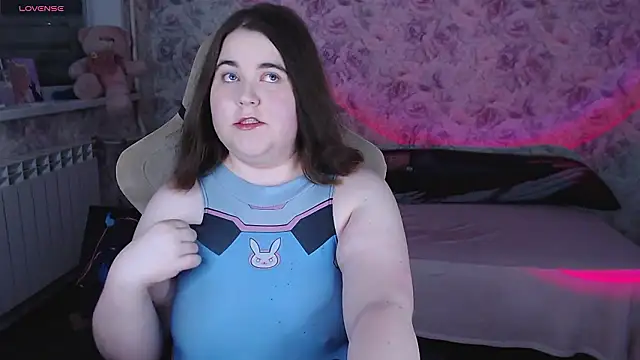 Estelle Hicks online show from March 30, 6:42 pm